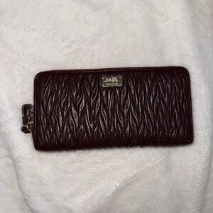 MADISON GATHERED TWIST ACCORDION ZIP
WALLET (COACH F49609)